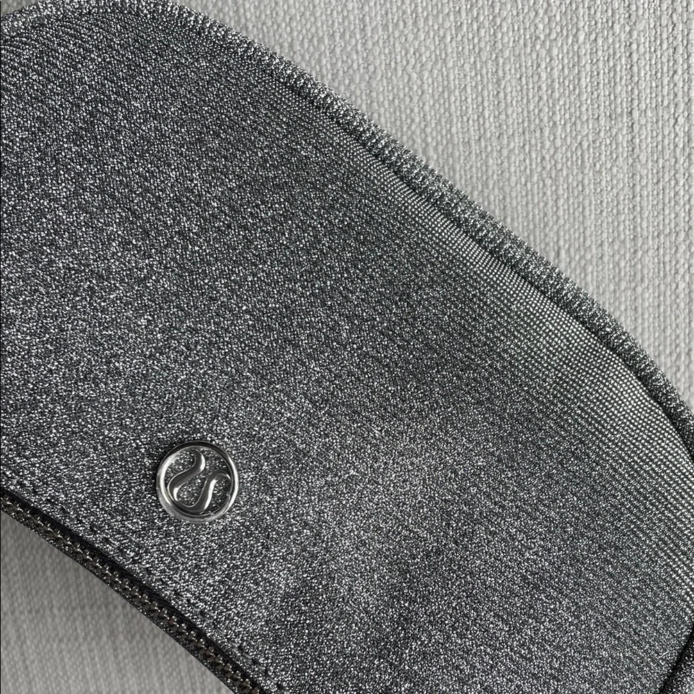 lululemon City Essentials Mini Shoulder Bag 1L Glitter - silver/gray - Picture 11 of 16